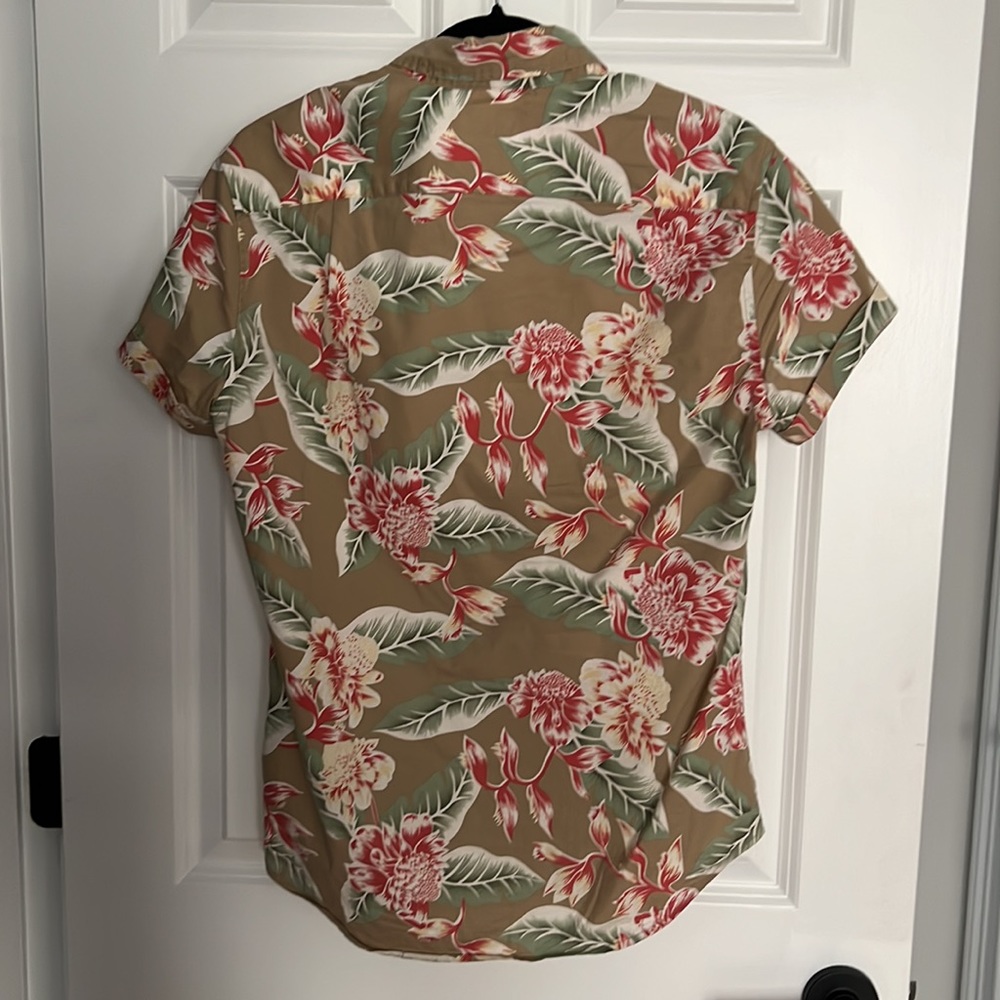 Fun Hawaiian print casual short sleeve button down - Picture 2 of 3